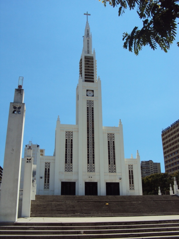 Vista frontal de la Catedral de Maputo