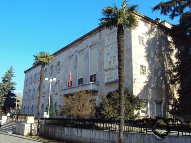 Antigua sede del Partido Comunista Albanés en el Bulevar Dëshmorët e Kombi de Tirana